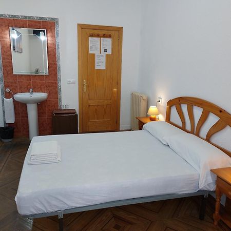 Hostal Miralva Madrid Extérieur photo
