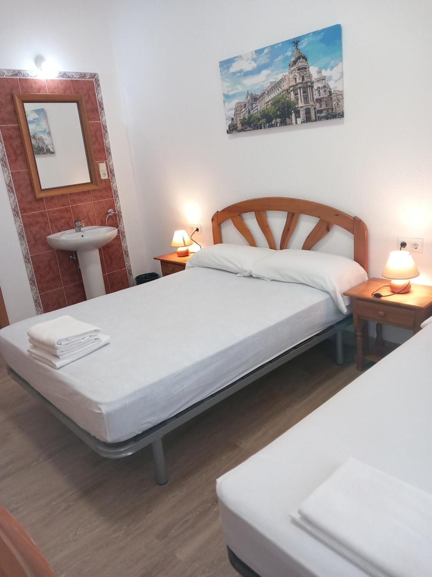 Hostal Miralva Madrid Extérieur photo