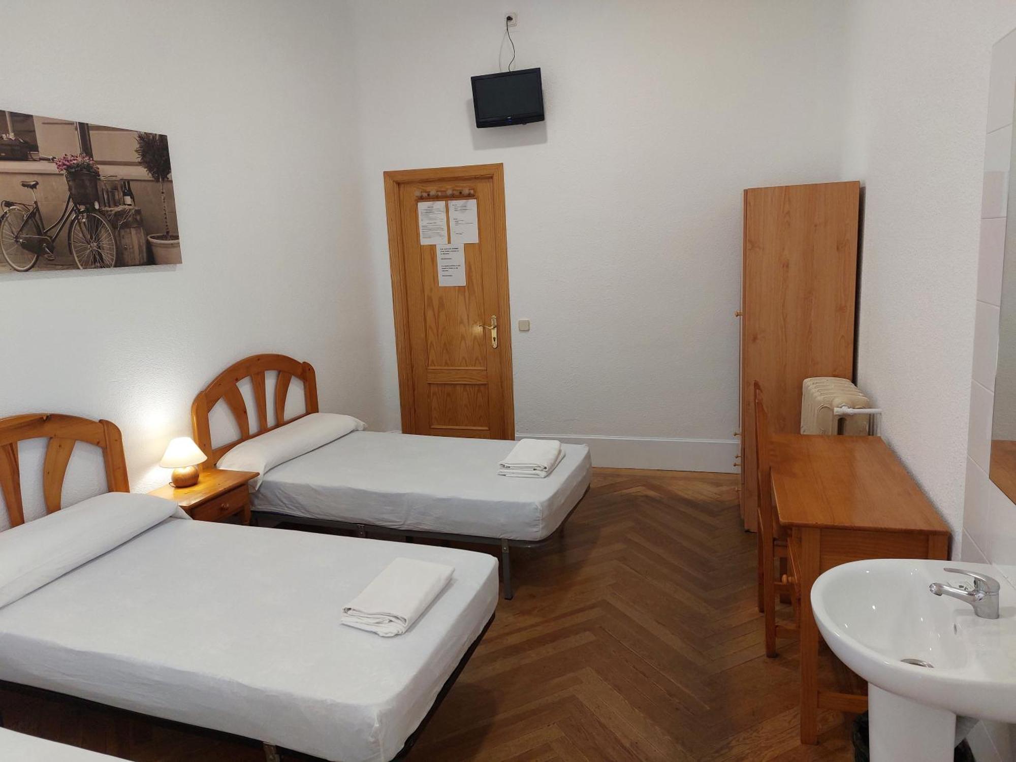 Hostal Miralva Madrid Extérieur photo