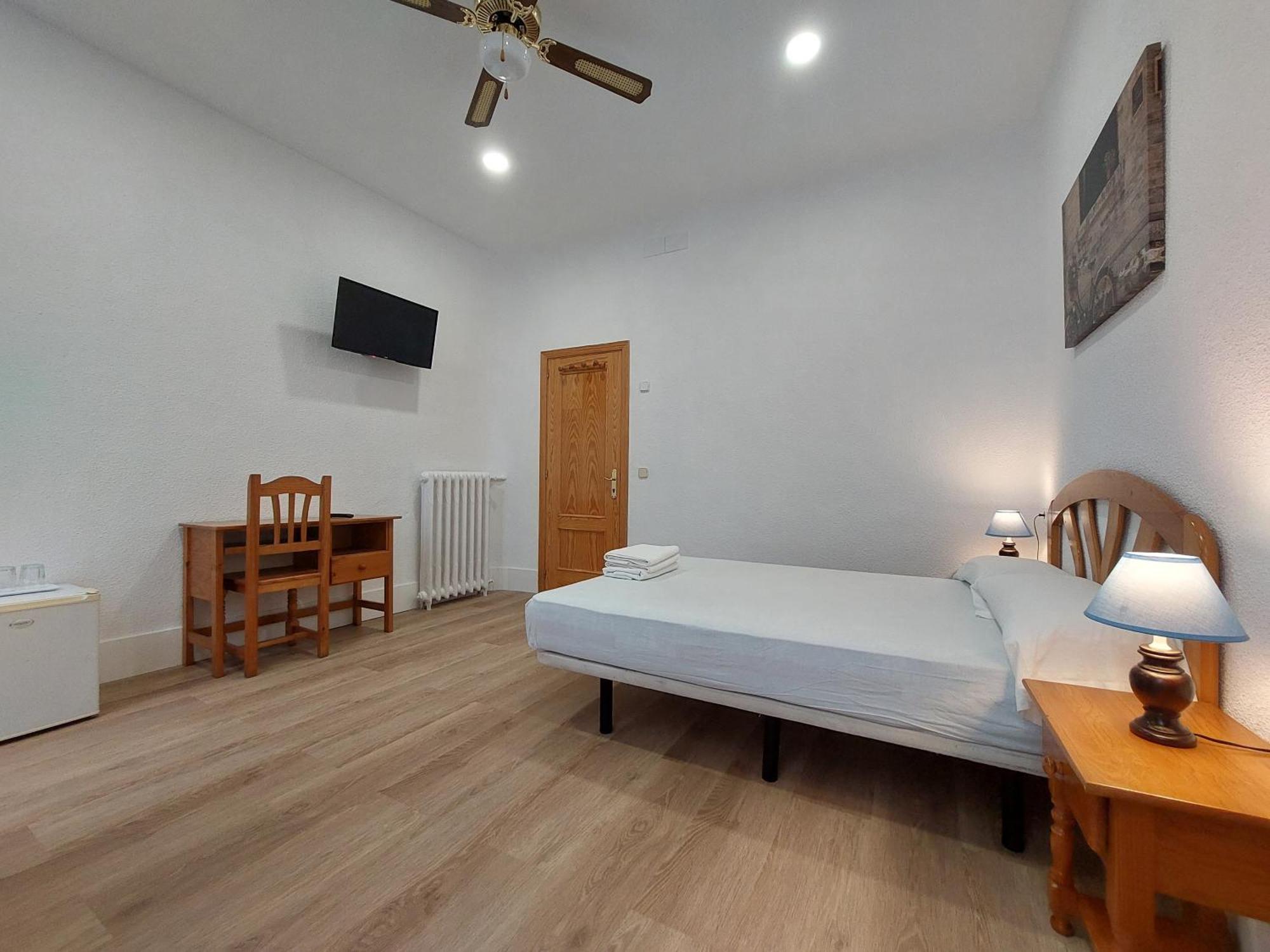 Hostal Miralva Madrid Extérieur photo
