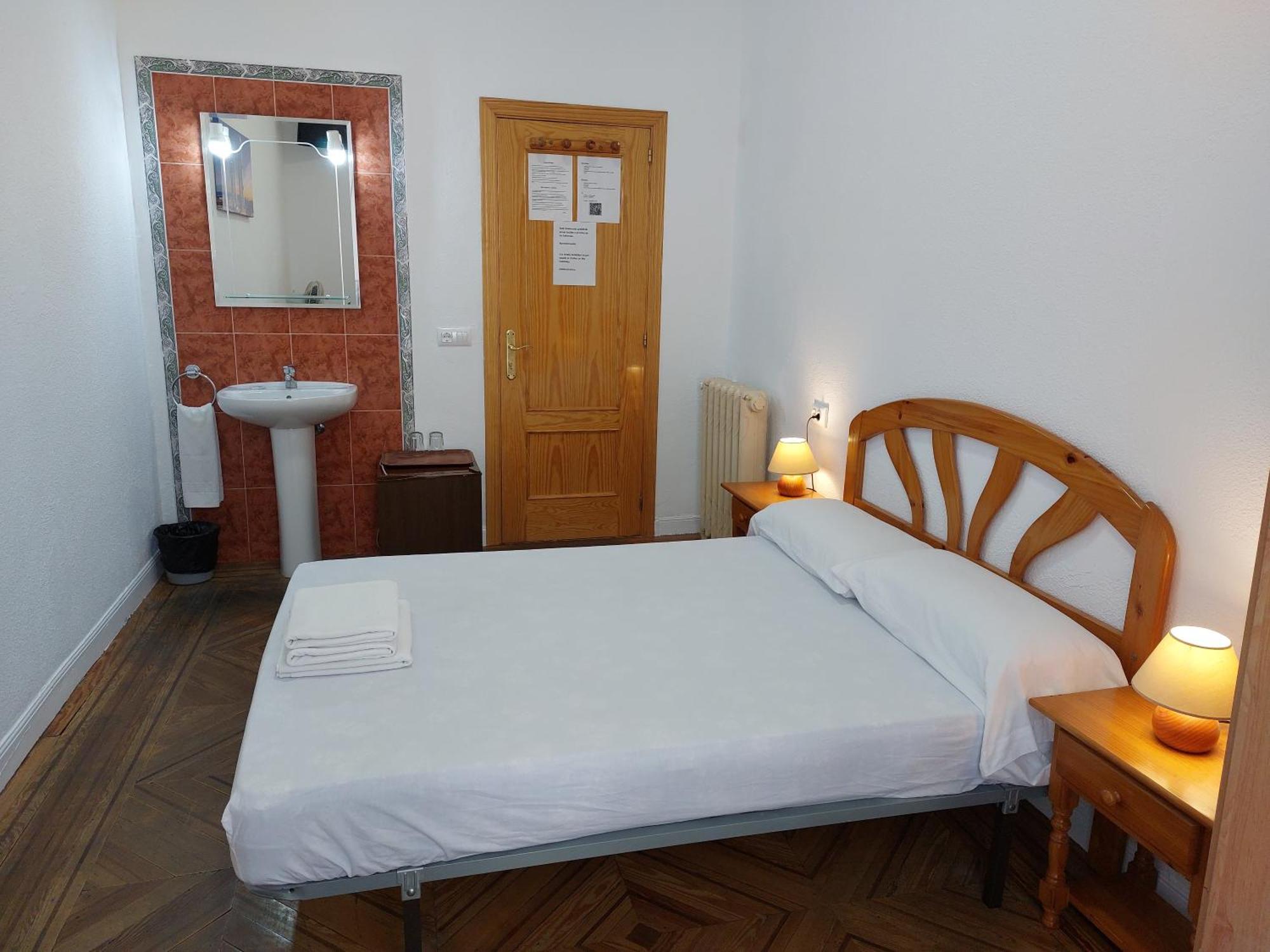 Hostal Miralva Madrid Extérieur photo