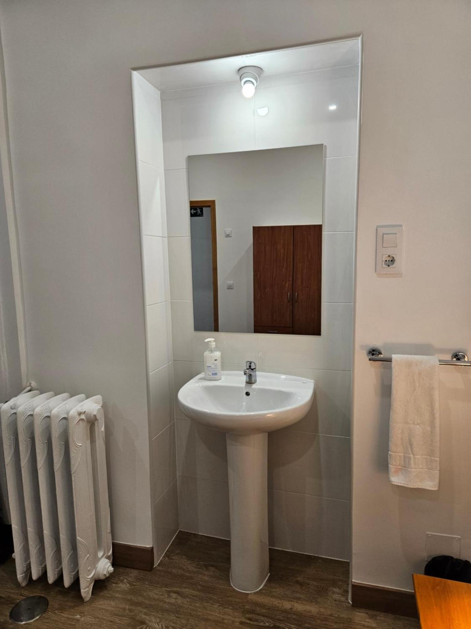 Hostal Miralva Madrid Extérieur photo