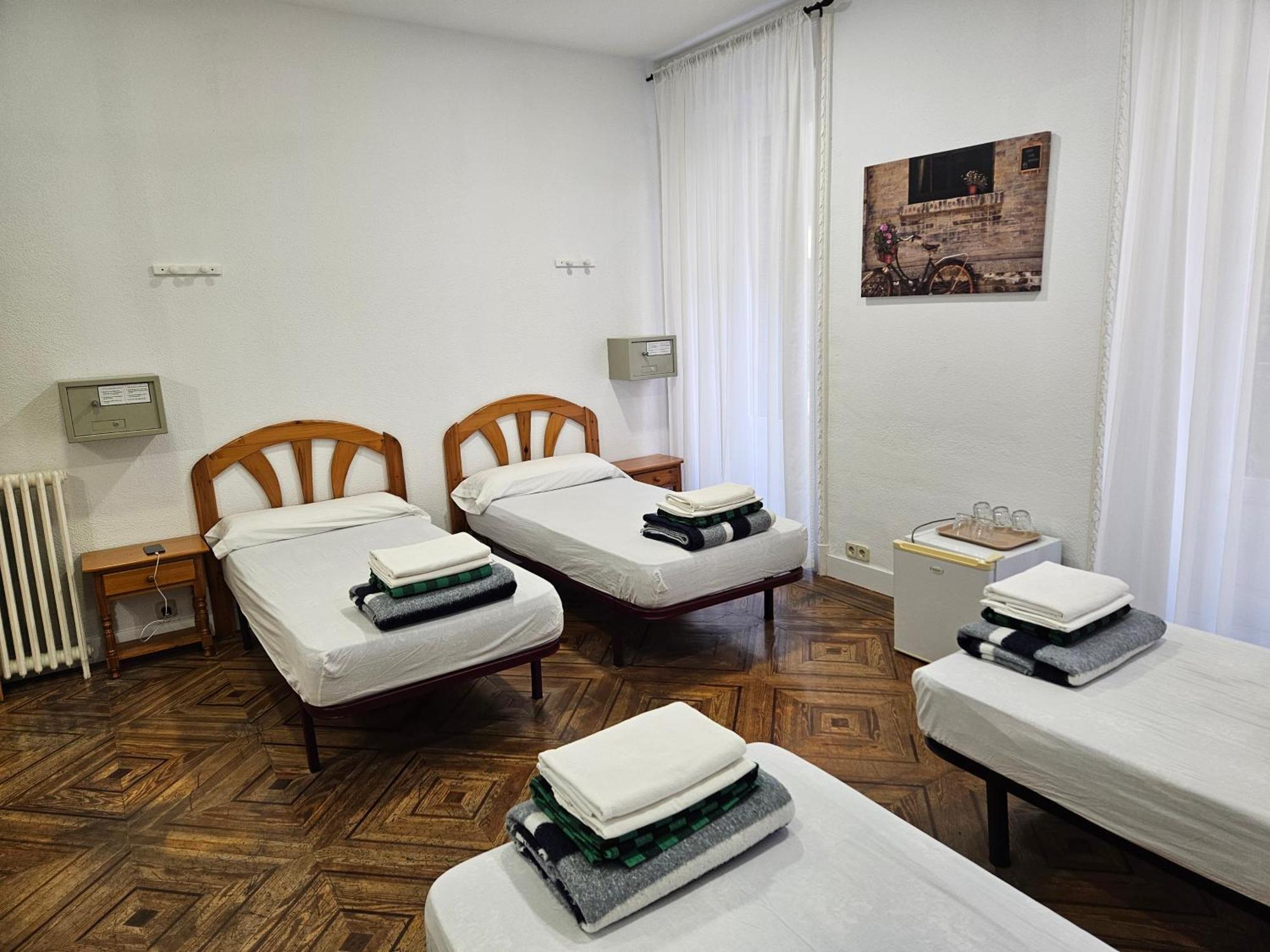 Hostal Miralva Madrid Extérieur photo