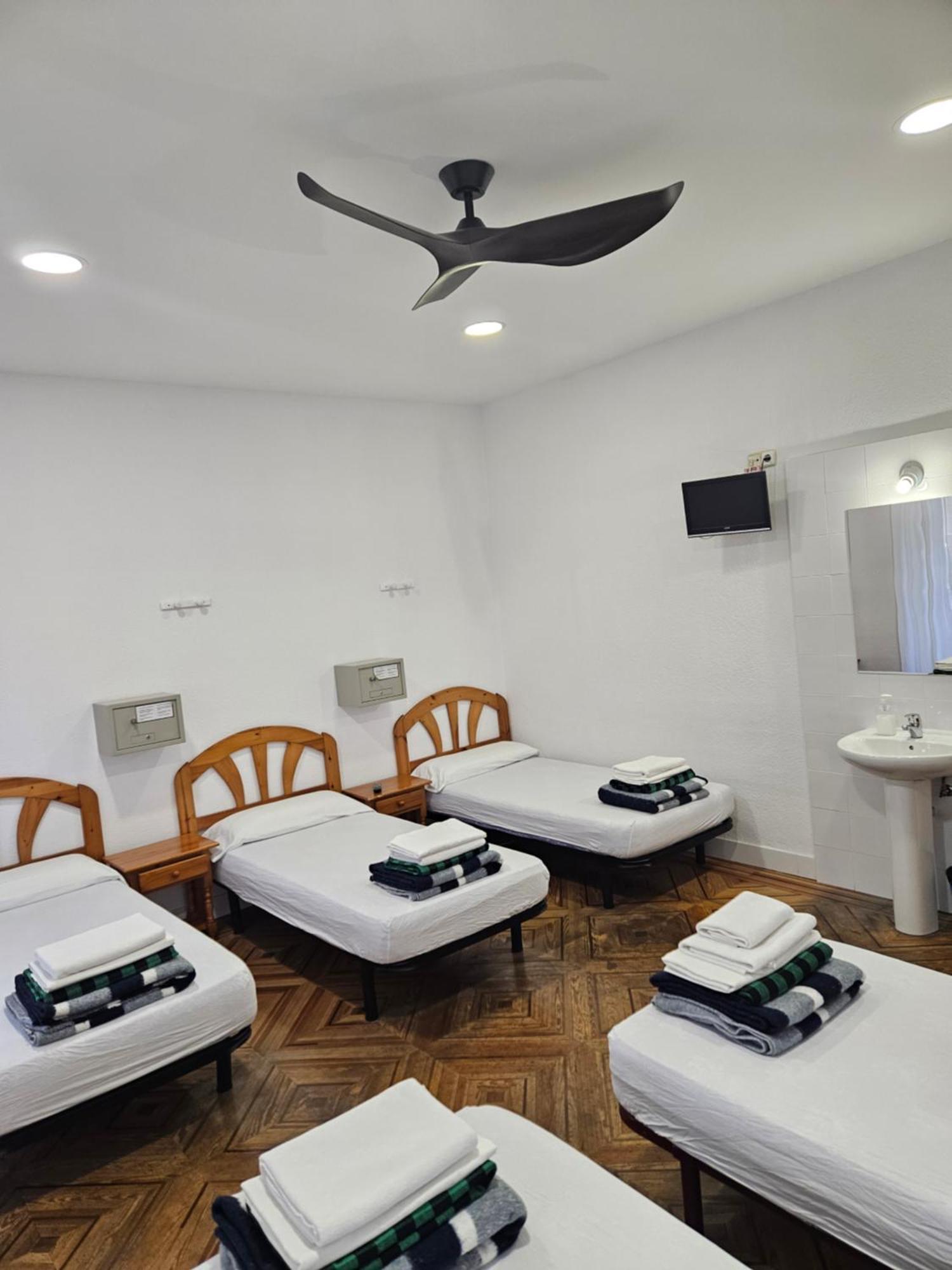 Hostal Miralva Madrid Extérieur photo