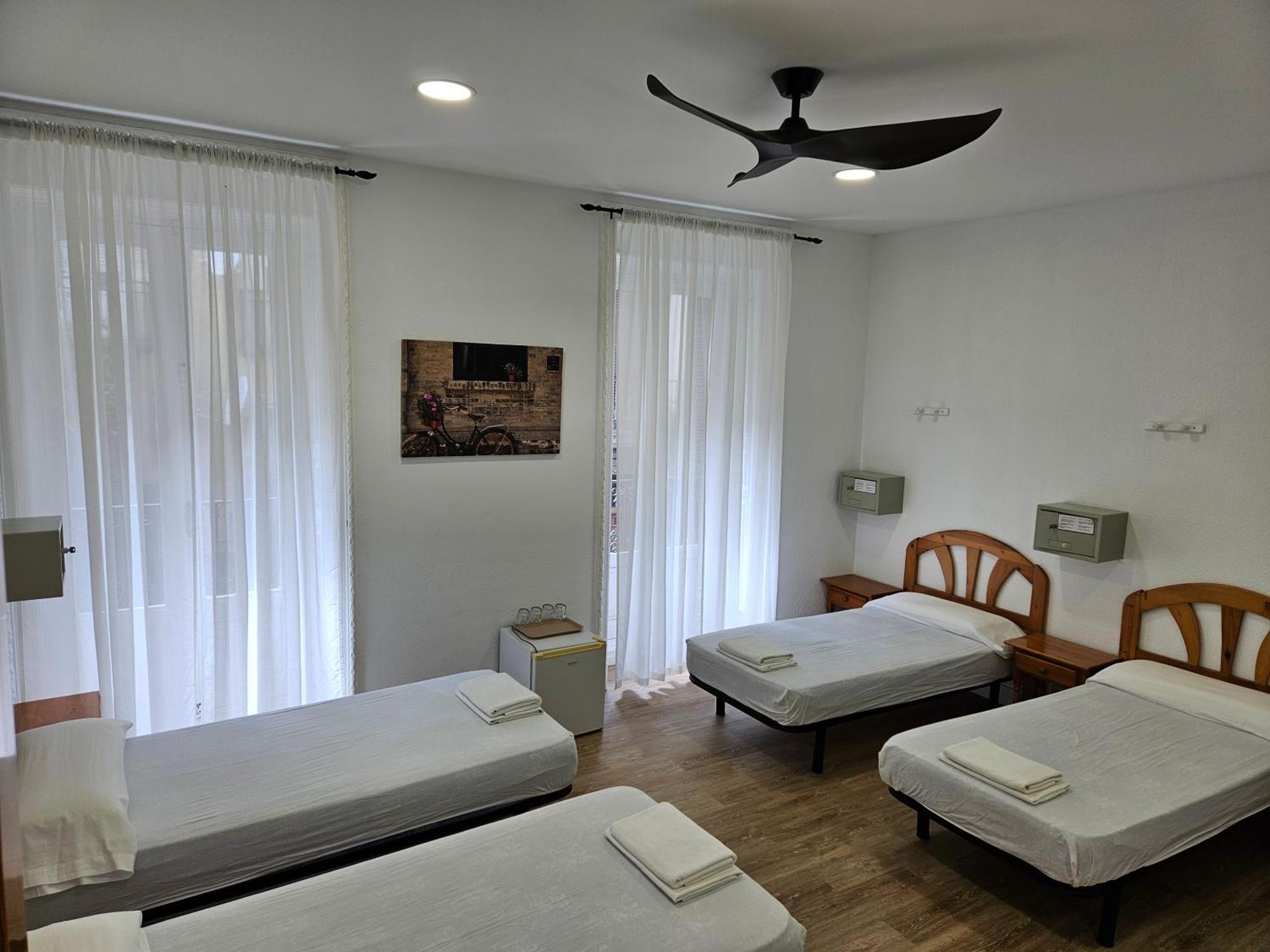 Hostal Miralva Madrid Extérieur photo