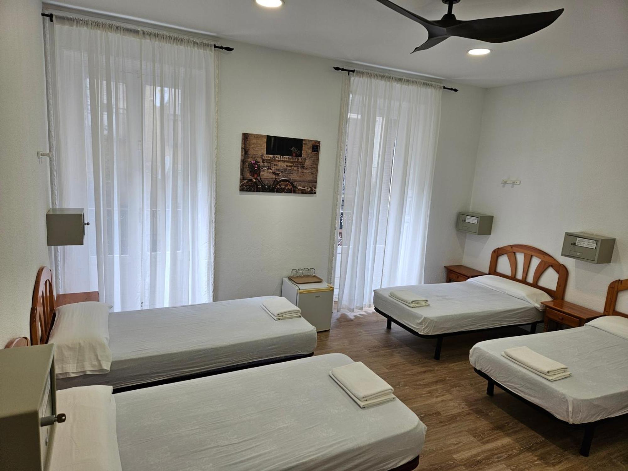Hostal Miralva Madrid Extérieur photo