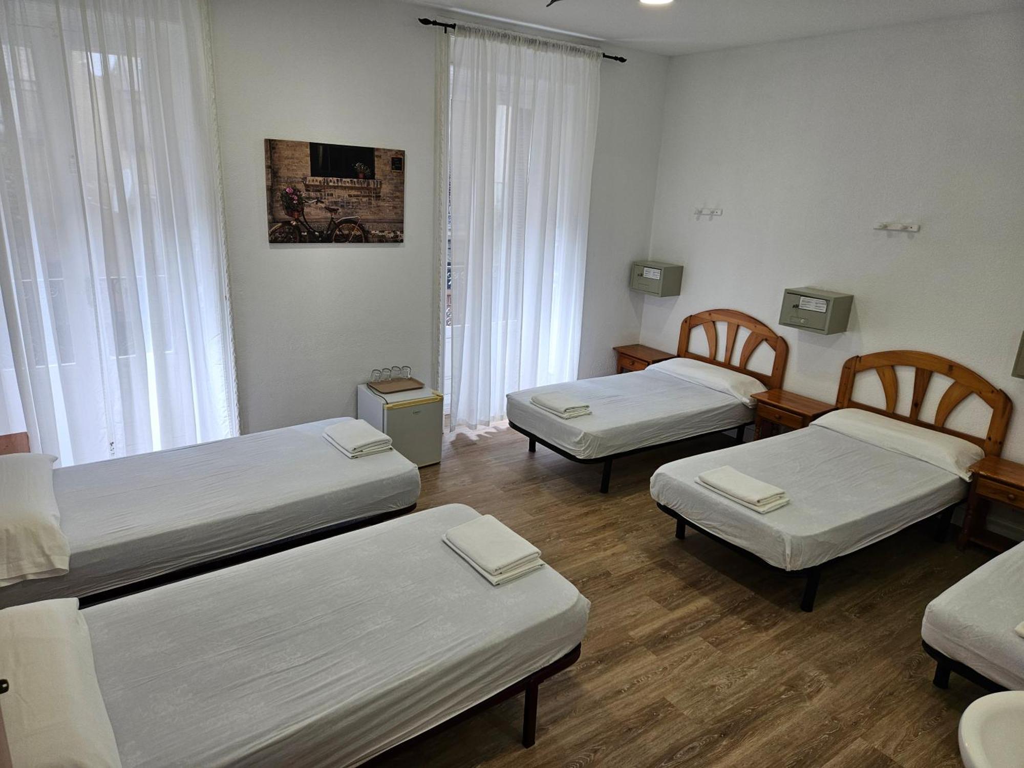 Hostal Miralva Madrid Extérieur photo