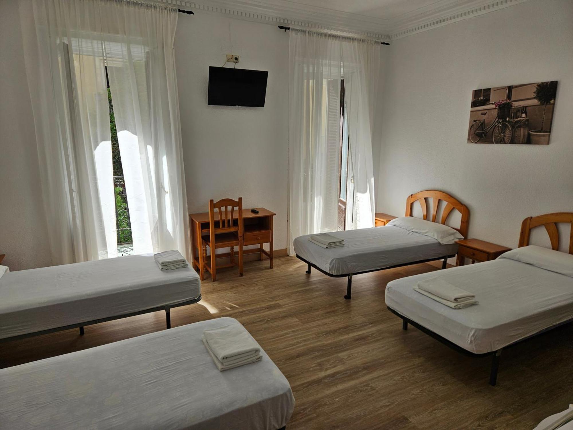 Hostal Miralva Madrid Extérieur photo