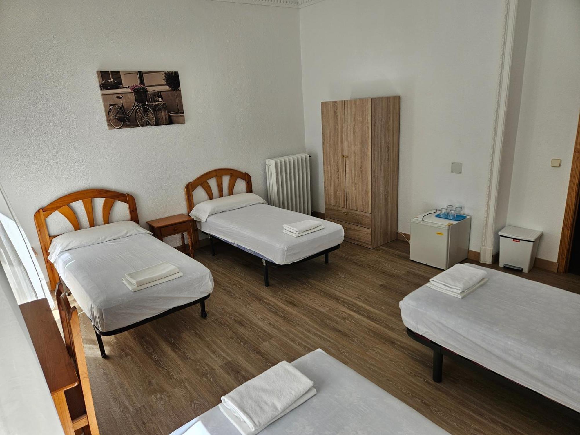 Hostal Miralva Madrid Extérieur photo
