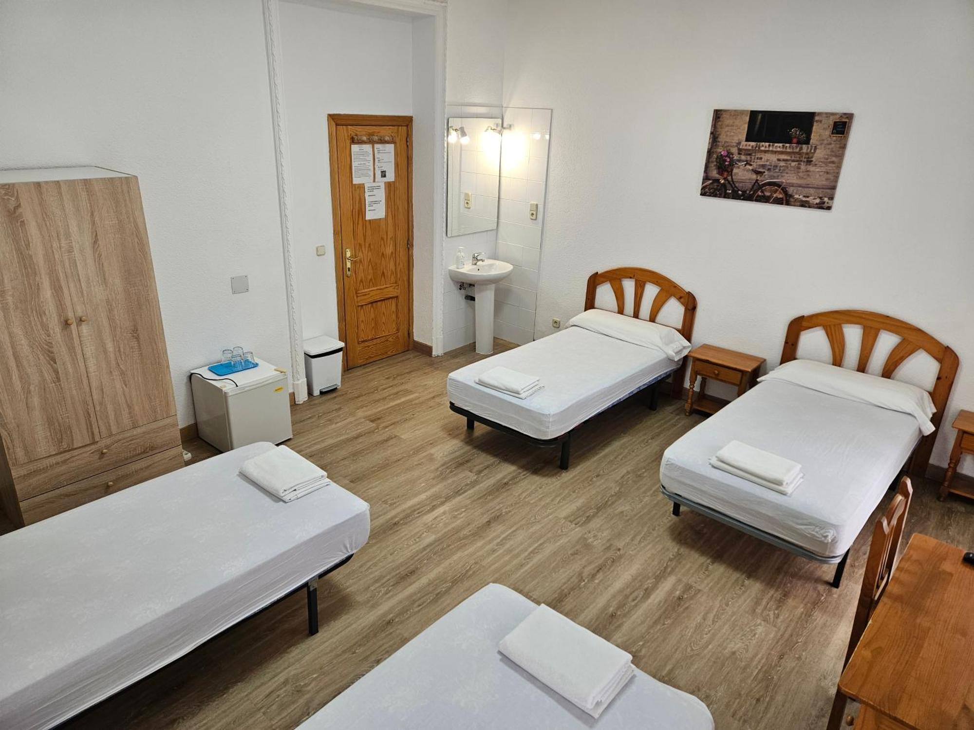 Hostal Miralva Madrid Extérieur photo